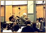 Tras repasar sus grandes �xitos, dos bises certificaron el �xito de Bernstein en sus conciertos de Barcelona