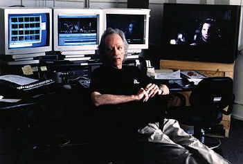 John Carpenter no se distingue por la "excelencia" de sus composiciones musicales, pero s� ha conseguido que la m�sica y las im�genes encajen perfectamente