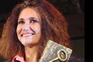 Algunos personajes acaban resultando incre�bles, como el polic�a "bueno" o la propia "ligereza" de la protagonista.