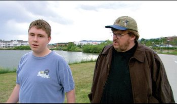 Michael Moore es hoy un documentalista mundialmente conocido gracias a un film, Bowling for Columbine.