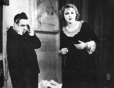 BLACKMAIL-Hitch dirige el doblaje.