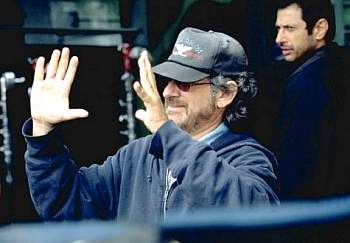 Spielberg no slo dirige, sino que desde su "Dreamworks" tambin controla gran parte del camino seguido por el cine americano actual