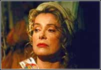 Parece ser que en la pelcula (adems de espadachines voladores a lo "Tigre y dragn") tambin tiene actores que deambulan por la pantalla sin cables... lo que no se sabe es qu pintan en la trama