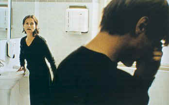 Erika, la profesora de piano, no atenta contra los dems, sino contra s misma