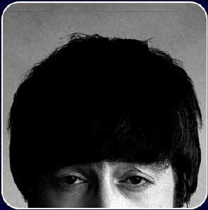 Uno de los hallazgos visuales del filme est en el juego con fotografas en los crditos finales, algo que tambin se mantuvo en la portada del disco