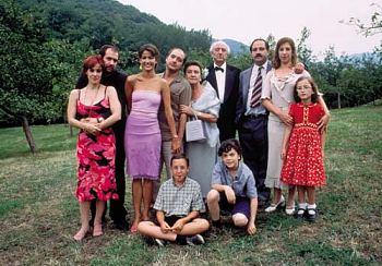 Ninguno de los personajes tiene sentido o entidad: un desprop�sito descomunal.