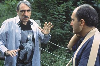 Maqua dando instrucciones a sus int�rpretes: l�stima que se olvidara el gui�n.