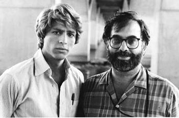 "Rumble fish" tambi�n sirvi� para descubrir algunos talentos que luego han tenido una carrera desigual, como Vincent Spano, que posa con Coppola y es el autor de la foto.