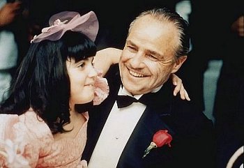 La familia es el eje fundamental de "El padrino", lo que da coherencia a esta pel�cula.
