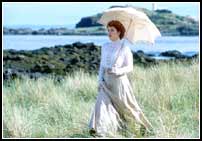 Dif�cil pel�cula, incluso demasiado larga para algunos, pero otra gran lecci�n de cine de Terence Davies.