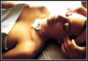 Ni Leonor Watling, ni el resto de int�rpretes, est� a la altura interpretativa que cabr�a esperar en un filme de Almod�var.