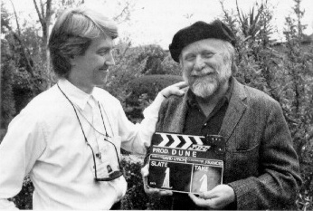 Lynch junto al autor de las novelas originales, Frank Herbert, durante el rodaje de la pelcula.