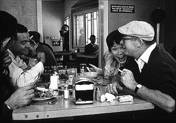 Lemmon, McLaine y Billy durante el rodaje de "El apartamento".