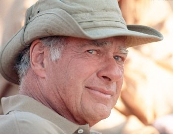 John Frankenheimer durante el rodaje de "La isla del Dr. Moreau", donde tuvo que lidiar con variados bichos... entre ellos Val Kilmer.