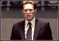 Willem Dafoe está contenido... hasta cierto punto.