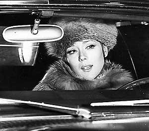 Diana Rigg ha sido la �nica mujer en casarse con Bond... pero como �ste lo interpretaba el inolvidable George Lazenby, lo mejor fue deshacerse de ambos para el resto de la serie.