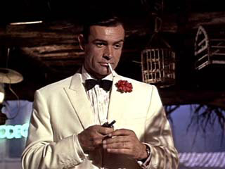 "Su mano derecha le sirve para empu�ar el rev�lver, la izquierda para acariciar a cualquier hermosa mujer"... �adivinan de qui�n estamos hablando?