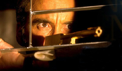 Christophrer Lee, un malo de muchos quilates. (Por cierto, pariente cercano del creador de la serie, Ian Fleming... otro hombre de muchos quilates.)