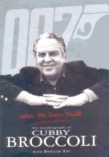 Se�or Broccoli, usted que es el due�o absoluto de la serie, �para cu�ndo unos t�tulos de cr�dito con sugestivos "chicos-Bond" contone�ndose al ritmo de la melod�a interpretada por el mism�simo Tom Jones? (qui�n si no).