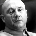 No cabe duda de que el casting es una buena forma de se�alar qui�n es el malo de la funci�n: �qui�n puede imaginarse a Donald Pleasence en otro papel que no sea el de Stavro Blofeld en "S�lo se vive dos veces"?