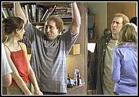 Adaptaci�n es la t�pica pel�cula que se recrea en la complejidad a costa de la solidez, y esta actitud suele conducir en la mayor parte de los casos a unos resultados hueros. 