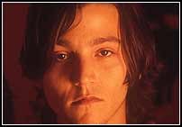 La pel�cula, como la novela, provoca cierto sentimentalismo y va directa a la sensibilidad de los espectadores, que est� bastante tocada en estos d�as de guerras injustas e invasiones aliadas en Irak. 