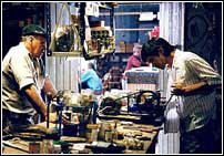 Estamos ante la historia de un individuo atrapado entre dos bandos... sin salida posible.