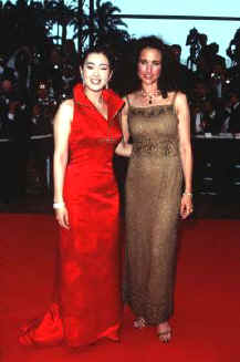 Gong Li, la que fue musa e inspiracin de Yimou, junto a Andie McDowell en el festival de Cannes