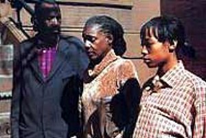 Pese a alguna redundancia excesiva, la pel�cula resulta un honesto documento sobre la imposible convivencia de afroamericanos y africanos negros.