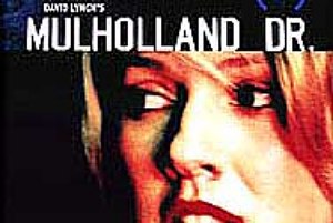 Muchas de sus secuencias son tan cr�pticas y claustrof�bicas que tienen precisamente el valor de hechizar al espectador.