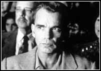 Billy Bob Thornton, un perfecto sos�as de Bogart en sus grandes t�tulos negros.