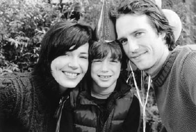 Una t�pica/t�pica familia feliz americana es el objetivo (nunca mejor dicho) de nuestro presunto psic�pata... pero hay una intenci�n oculta para ello.