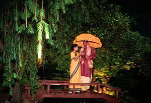 Algo que no se le puede negar al filme es su car�cter de documento sobre una sociedad que no sabe muy bien en qu� mundo se encuentra.