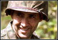 Pese al tema de los navajos, en el fondo la pel�cula nos habla del viaje personal de un soldadito americano que tiene oportunidad de redimirse consigo mismo y con su pasado.