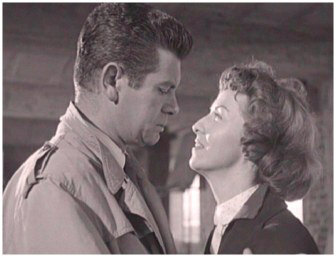 48. Besos robados: Isabel no para de soar y de entregarse a su Don Juan. ste, en cambio, apenas se atreve a mirar de frente a la realidad: todo un ejemplo de caballero espaol.