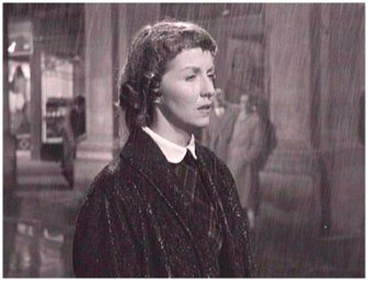 60. Y ah est Isabel, con su tormenta interior, con su tormenta exterior, paseando en contra de todos, por la Calle Mayor, y al fondo, sin voz y sin foco, los amigos rindose. La broma se ha consumado. La tormenta se ha desatado.